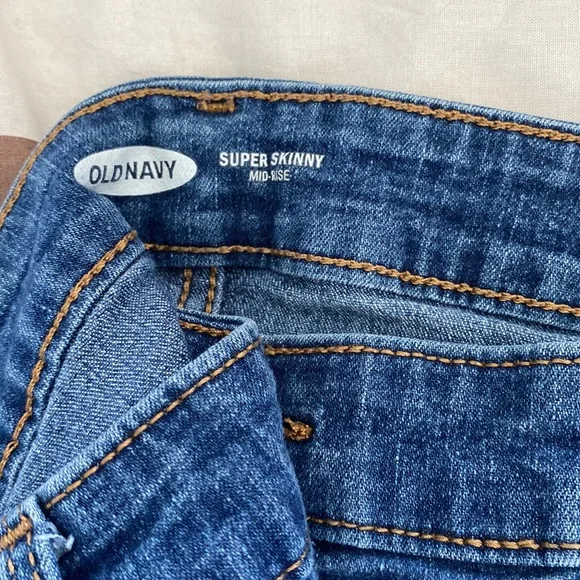 Old Navy Super Skinny Jeans - Picture 2 of 2
